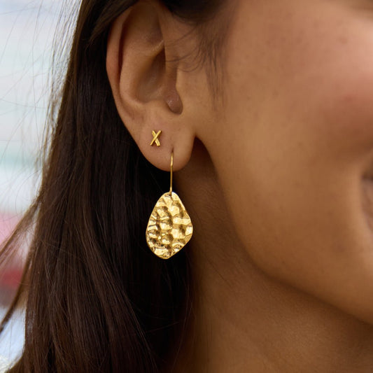Amaya Hammered Gold Tropfen Ohrringe Alma