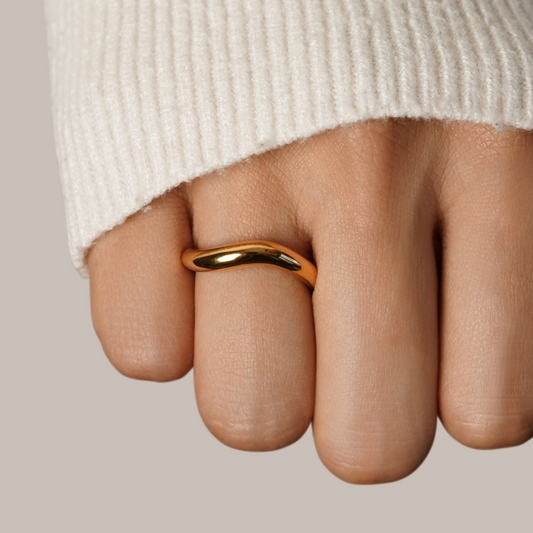 Mina Gold Welle Ring Alma