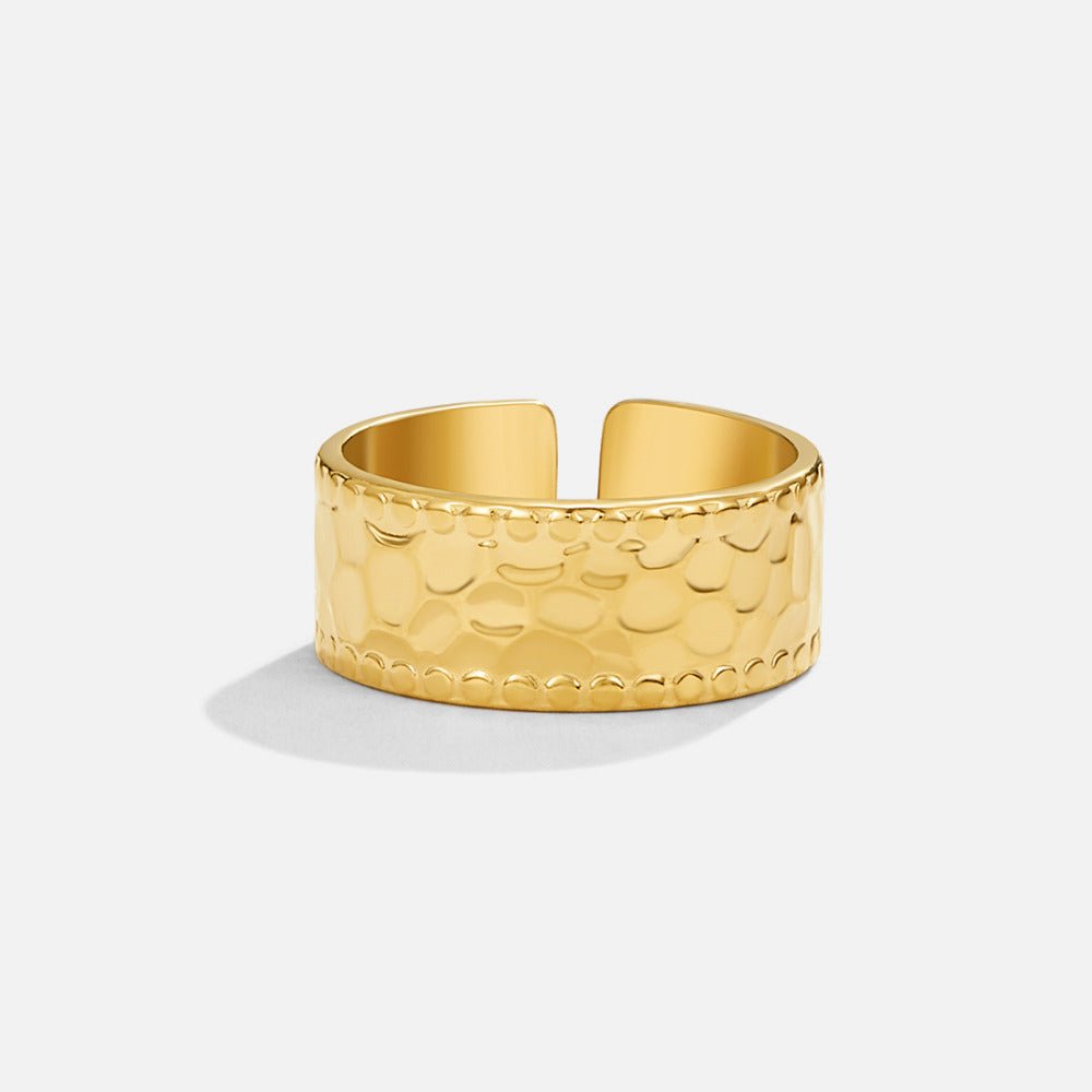 Amaya Hammered Goldring Alma