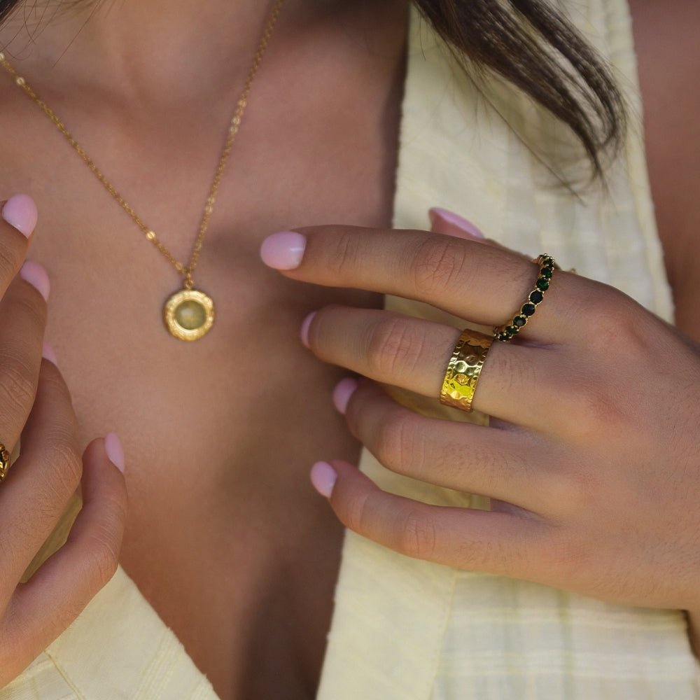 Amaya Hammered Goldring Alma