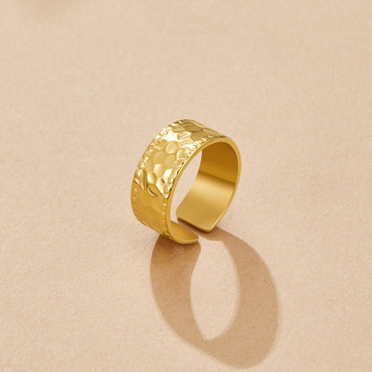 Amaya Hammered Goldring Alma