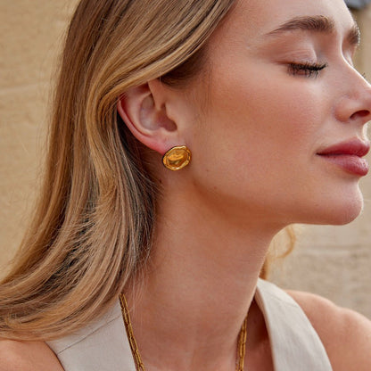 Ava Gold Button Ohrringe Alma