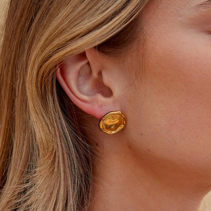 Ava Gold Button Ohrringe Alma