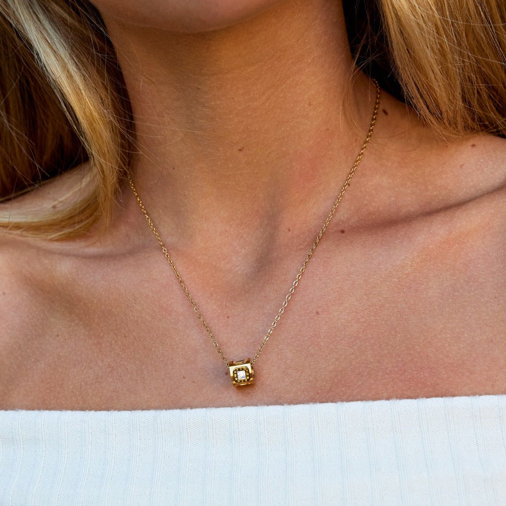 Black Agate Cube Pendant Halskette Alma
