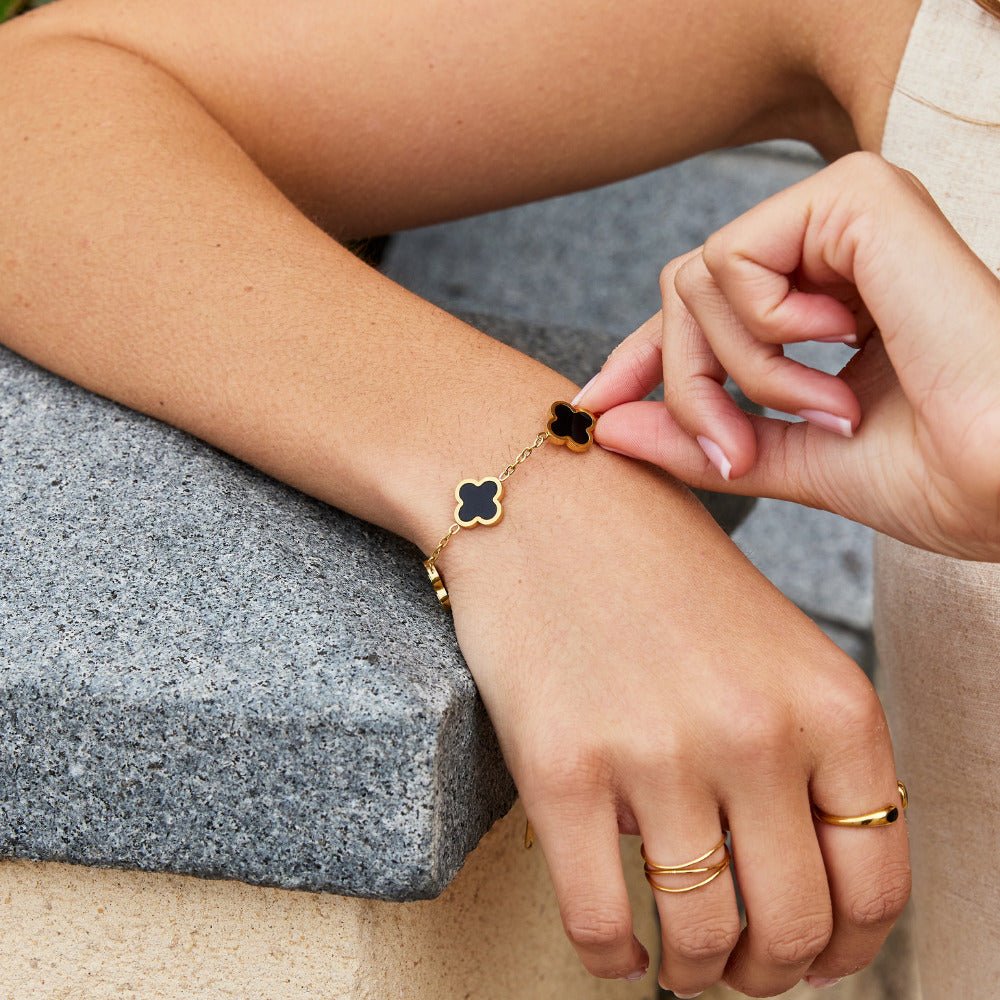 Black Klee Armband Alma
