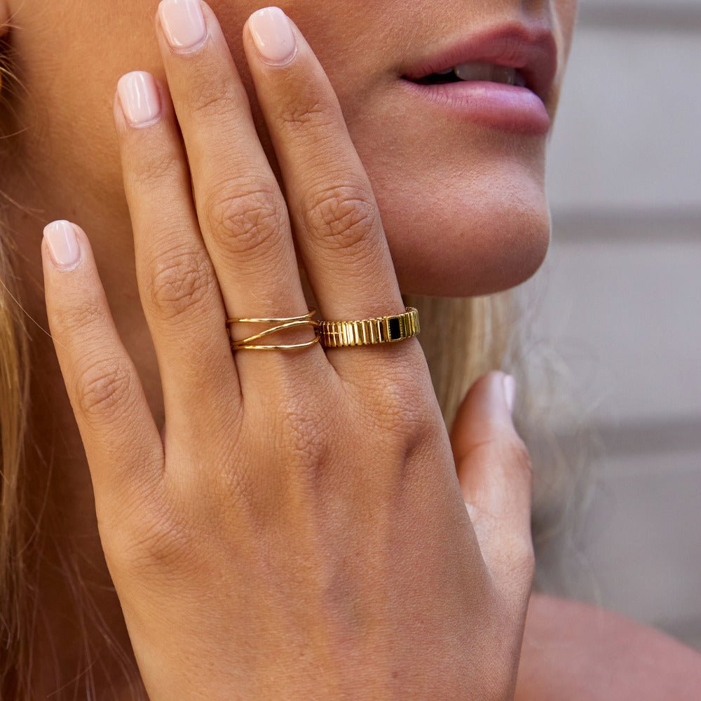 Black Kristall Ribbed Ring Alma
