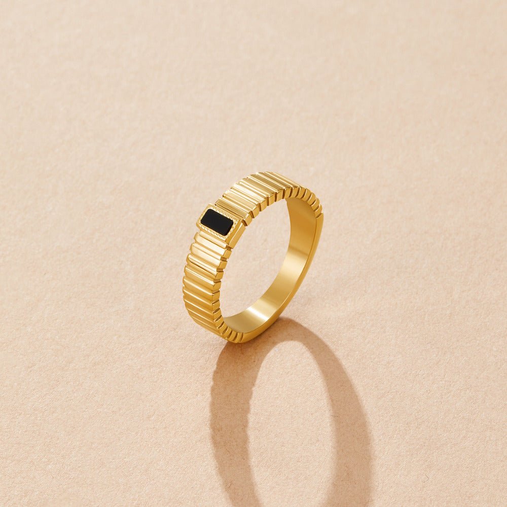 Black Kristall Ribbed Ring Alma