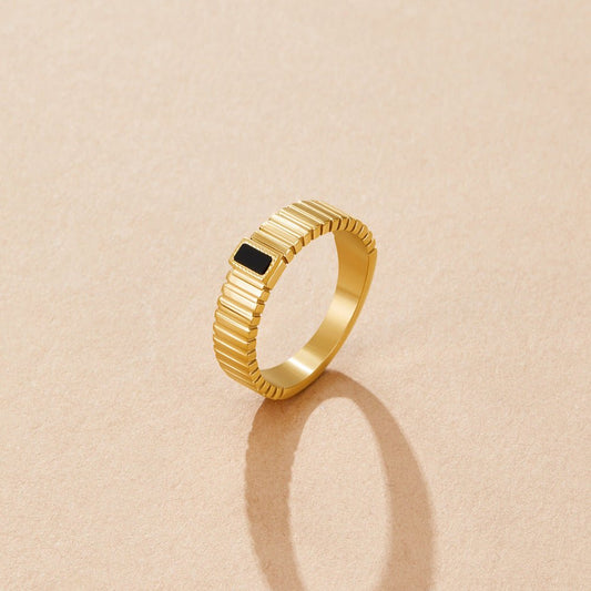 Black Kristall Ribbed Ring Alma