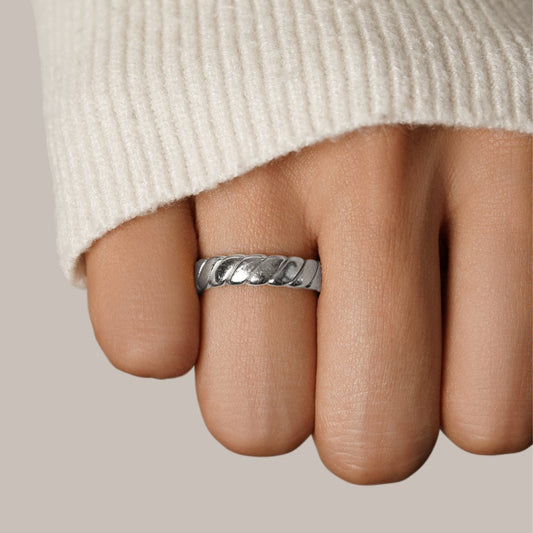 Calira Gedreht Unendlichkeits Silber Ring Alma