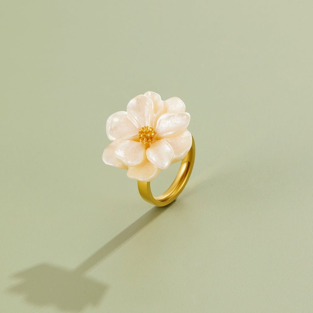 Camelia Bloom Ring Alma
