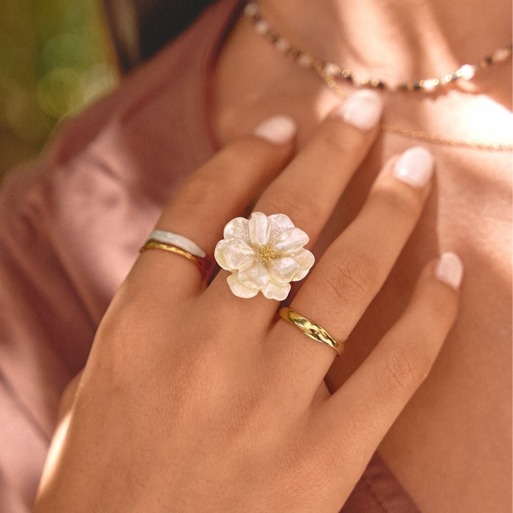 Camelia Bloom Ring Alma