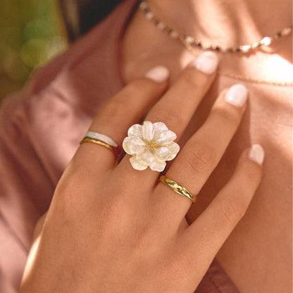 Camelia Bloom Ring Alma