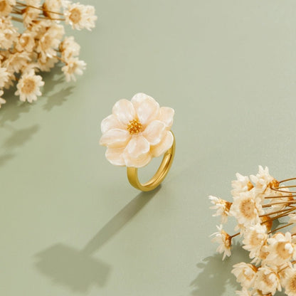 Camelia Bloom Ring Alma