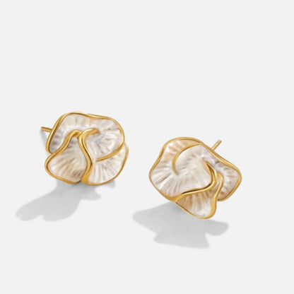 Camellia Bloom Stecker Ohrringe Alma
