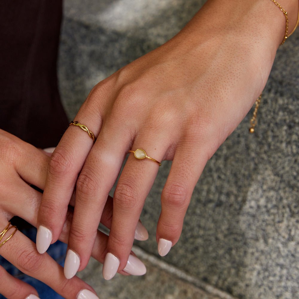 Clara Teardrop Stein Ring Alma