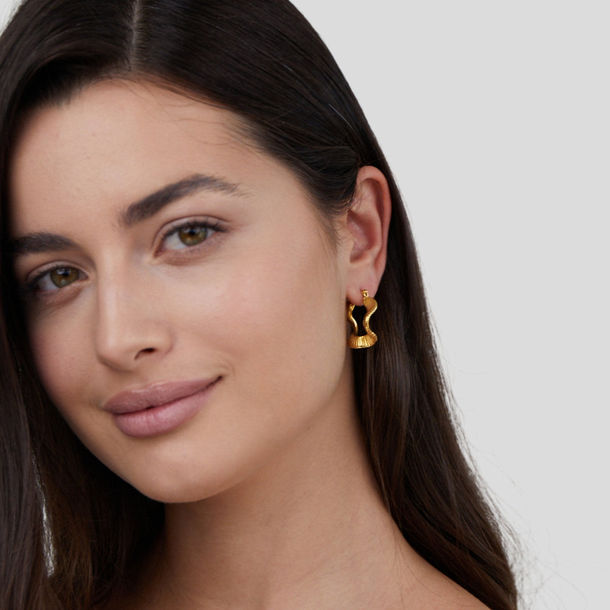 Geometric Welle Gold Creolen Ohrringe Alma