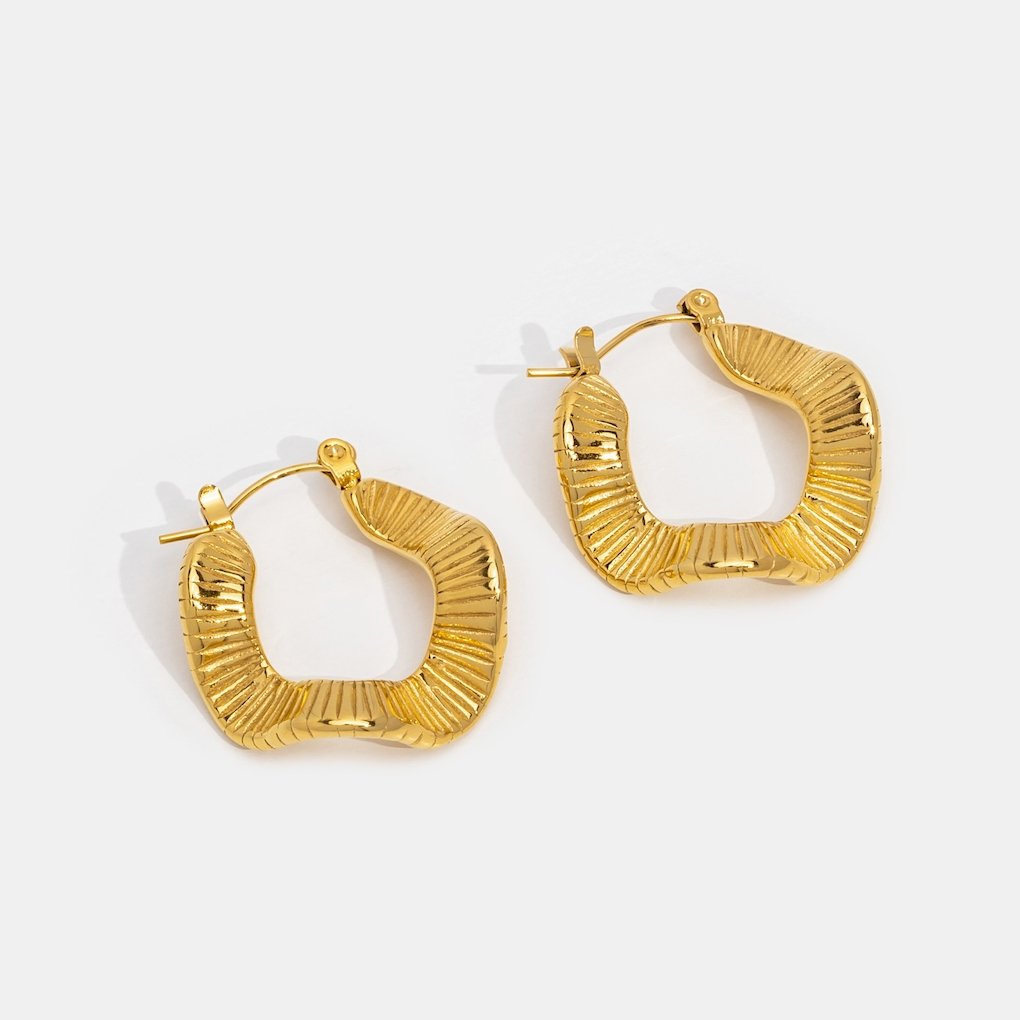 Geometric Welle Gold Creolen Ohrringe Alma