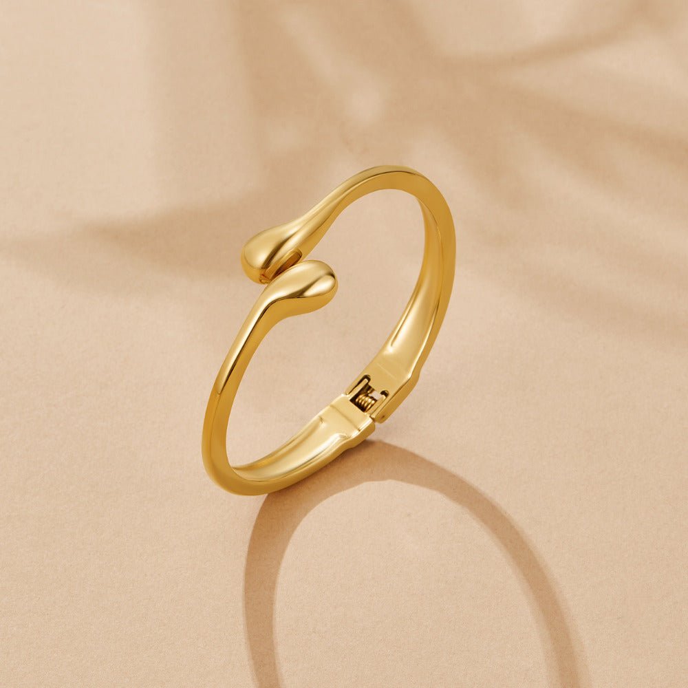 Gold Teardrop Armreif Alma