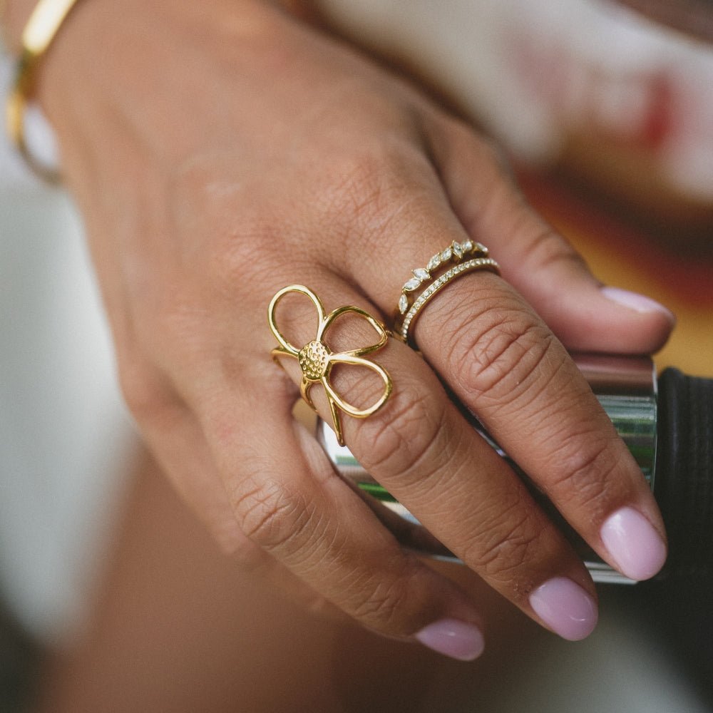 Golden Daisy Blumen Ring Alma