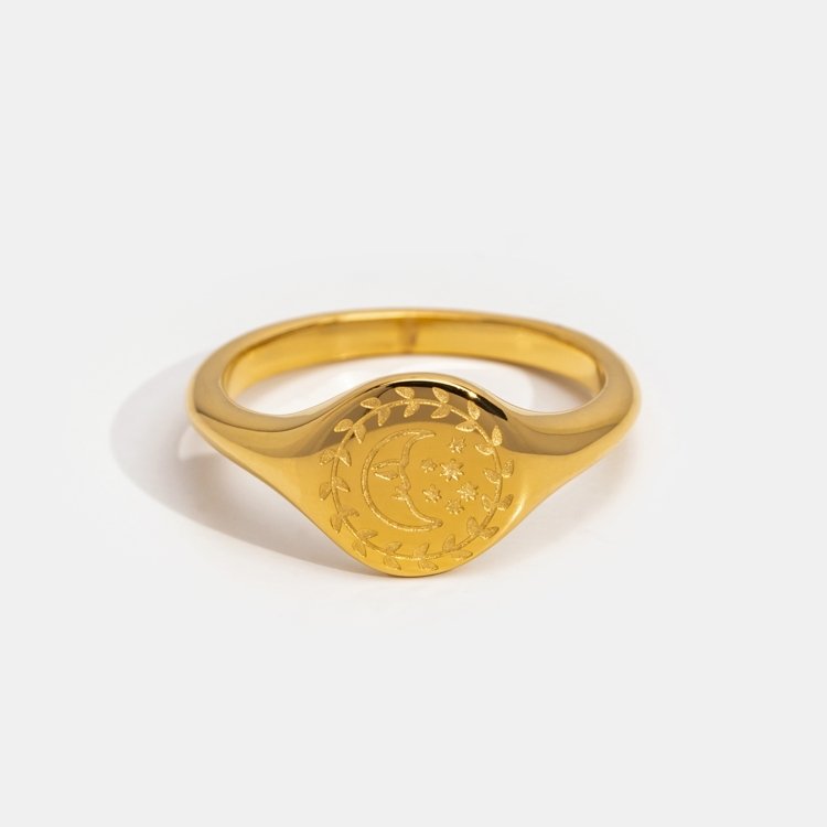 Golden Luna Ring Alma