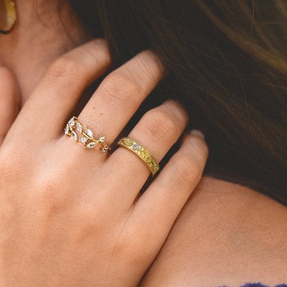 Golden Sculpted Blumen Band Ring Alma