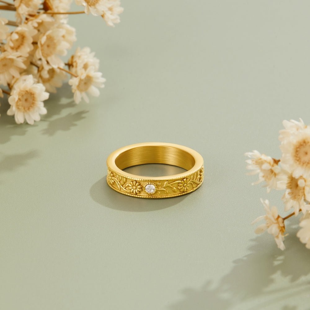 Golden Sculpted Blumen Band Ring Alma