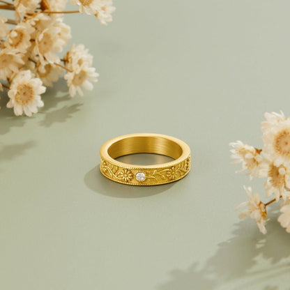Golden Sculpted Blumen Band Ring Alma