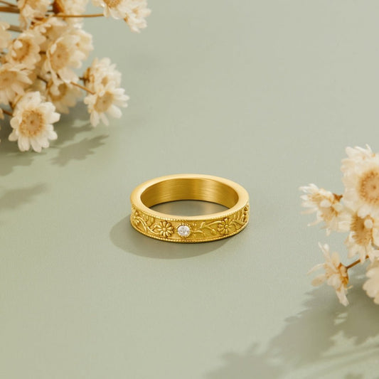 Golden Sculpted Blumen Band Ring Alma