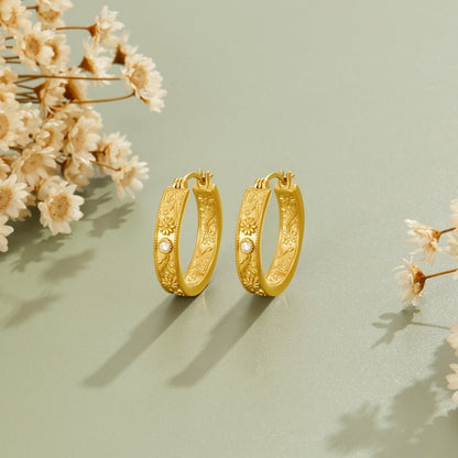 Golden Sculpted Blumen Creolen Ohrringe Alma
