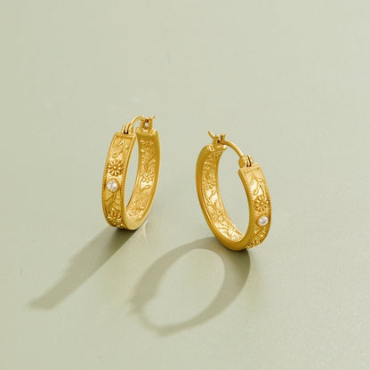 Golden Sculpted Blumen Creolen Ohrringe Alma