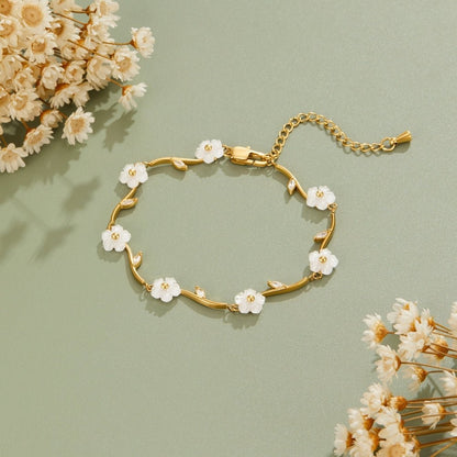 Golden White Perlen Blossom Armband Alma