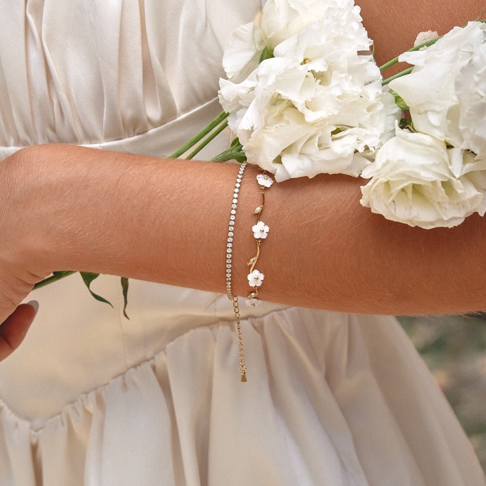 Golden White Perlen Blossom Armband Alma