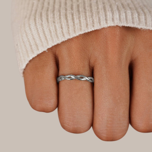 Unendlichkeits 18K Silber Twist Ring Alma