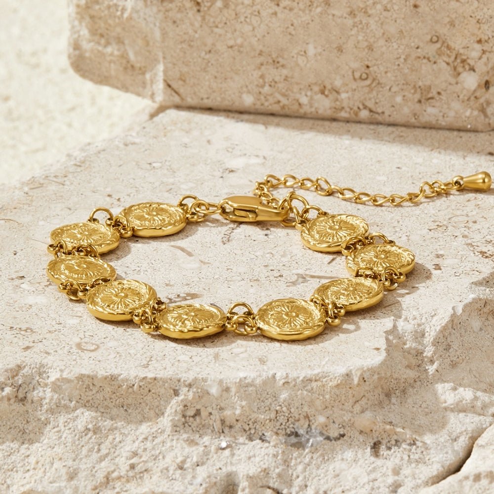 Lara Gold Medallion Armband Alma