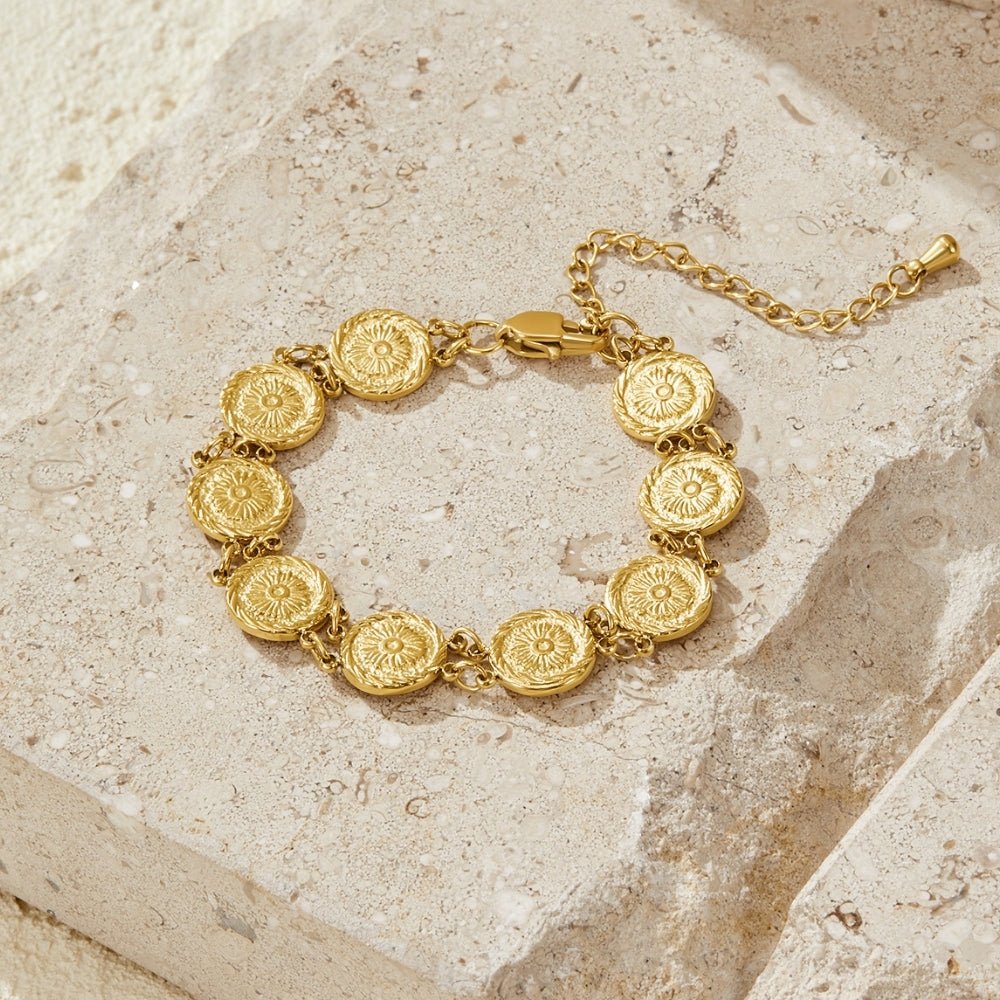 Lara Gold Medallion Armband Alma