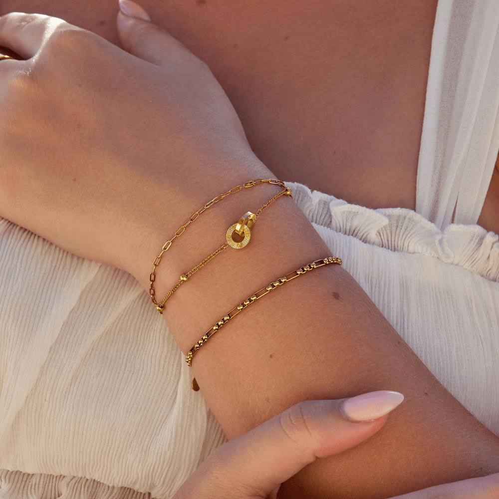 Mehrlagige Eternity Loop Armband Alma