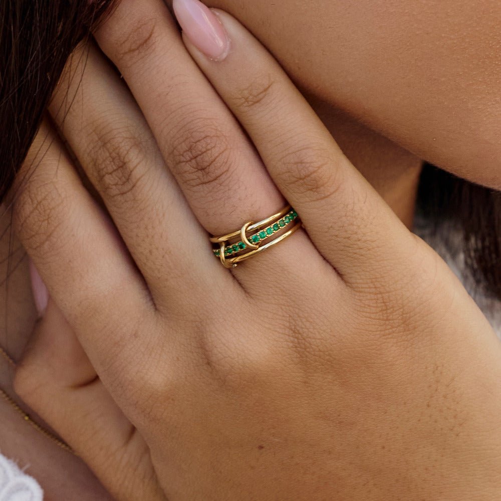 Mehrlagige Kaili Green Kristall Ring Alma