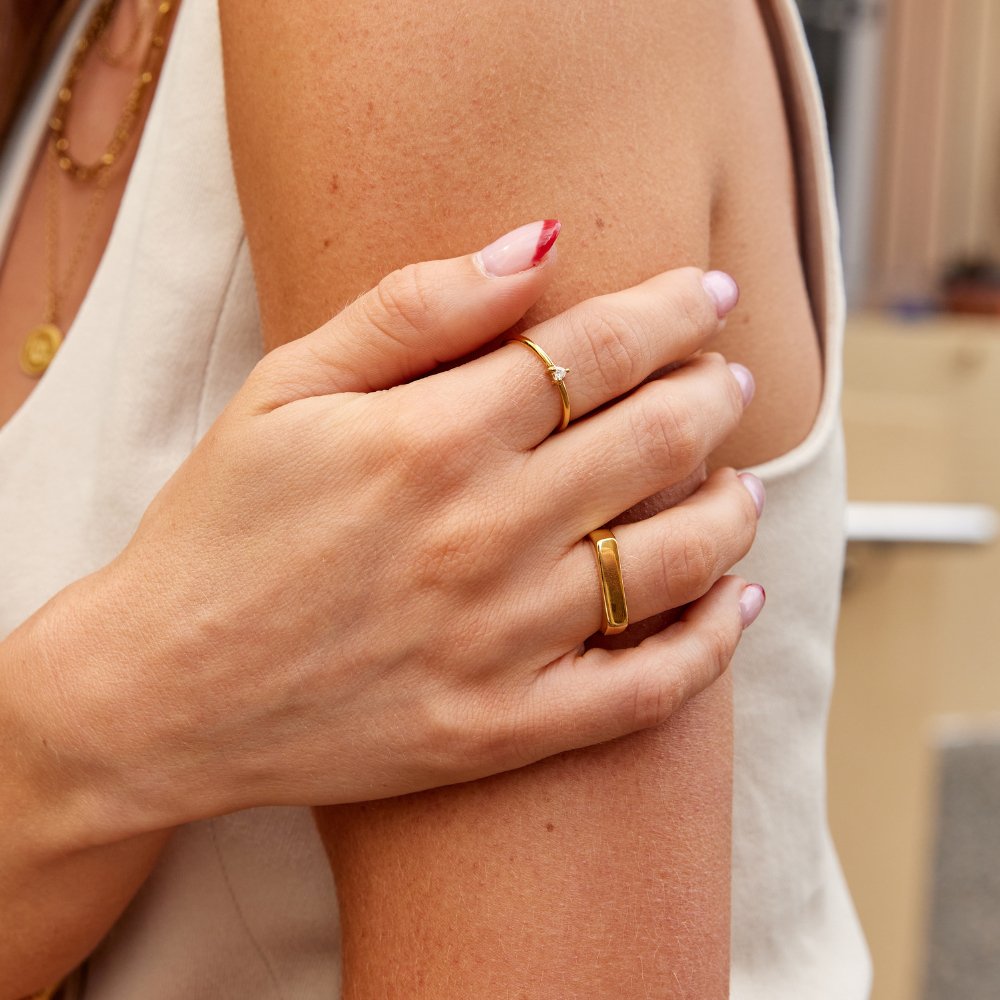 Lola Bar Signet Ring Alma