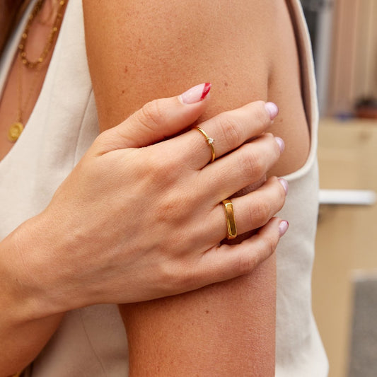 Lola Bar Signet Ring Alma