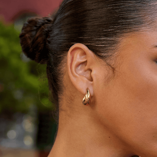 Mini Curved Gold Hoops Ohrringe Alma