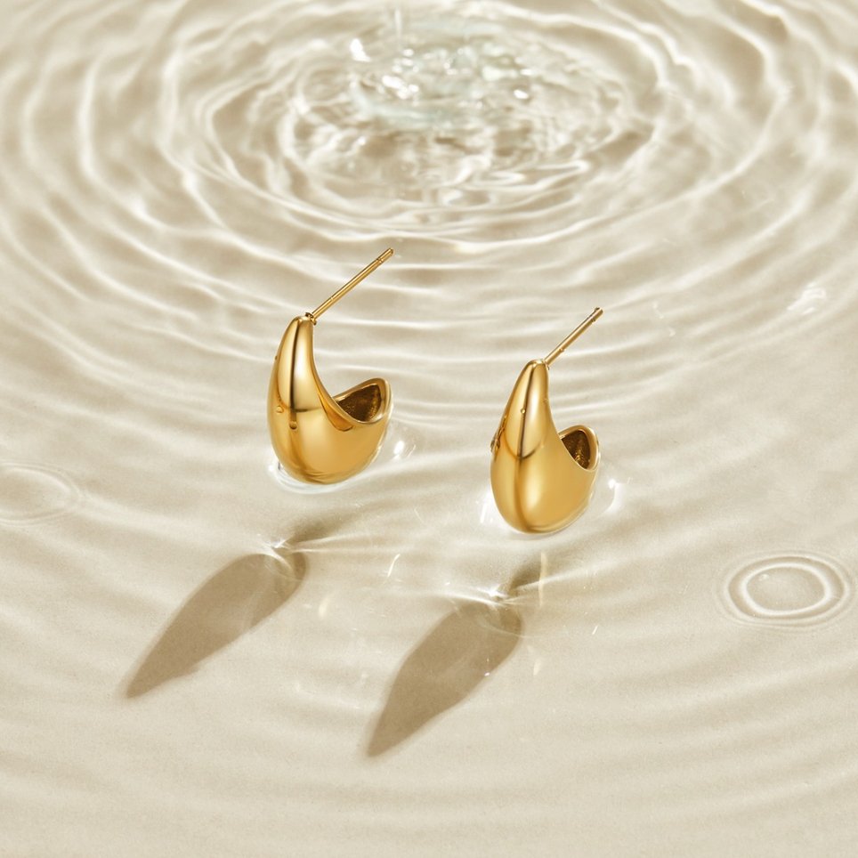 Mini Curved Gold Hoops Ohrringe Alma