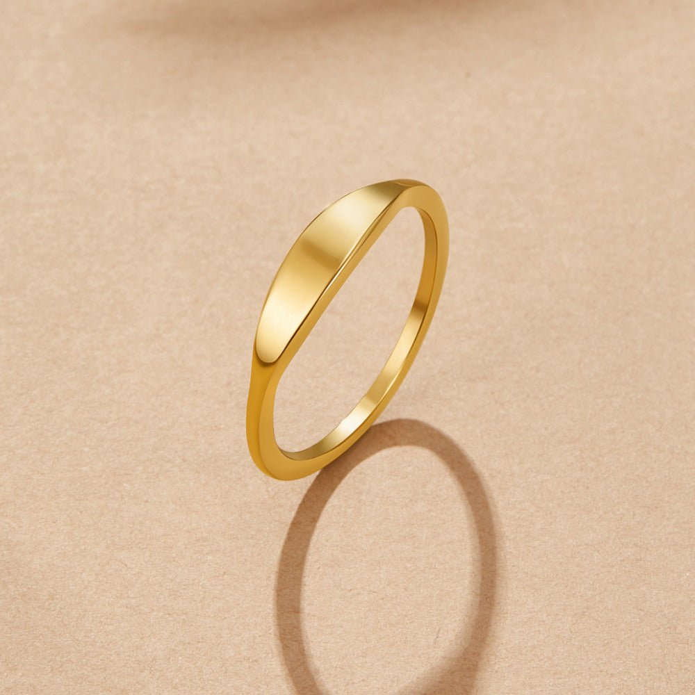 Pipa Gold Signet Ring Alma