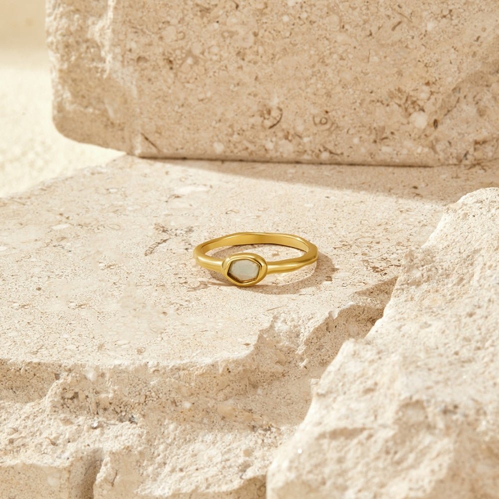 Selene Gold Mondstein Ring Alma