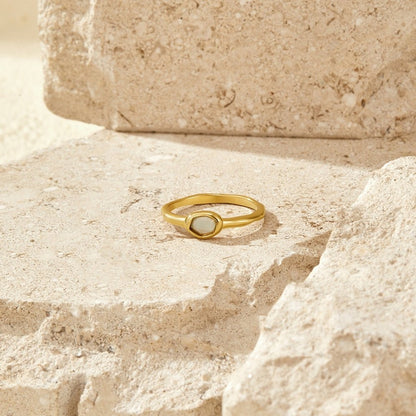Selene Gold Mondstein Ring Alma