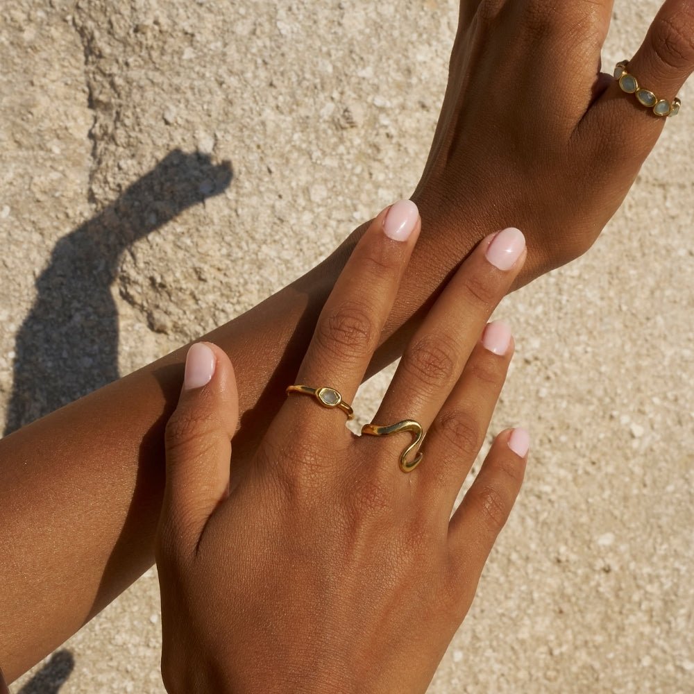 Selene Gold Mondstein Ring Alma