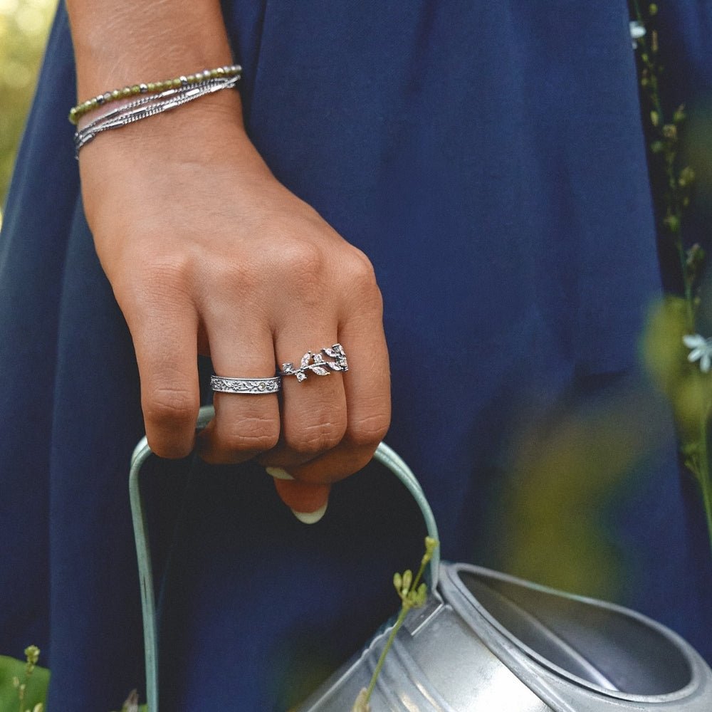 Silber Sculpted Blumen Band Ring Alma