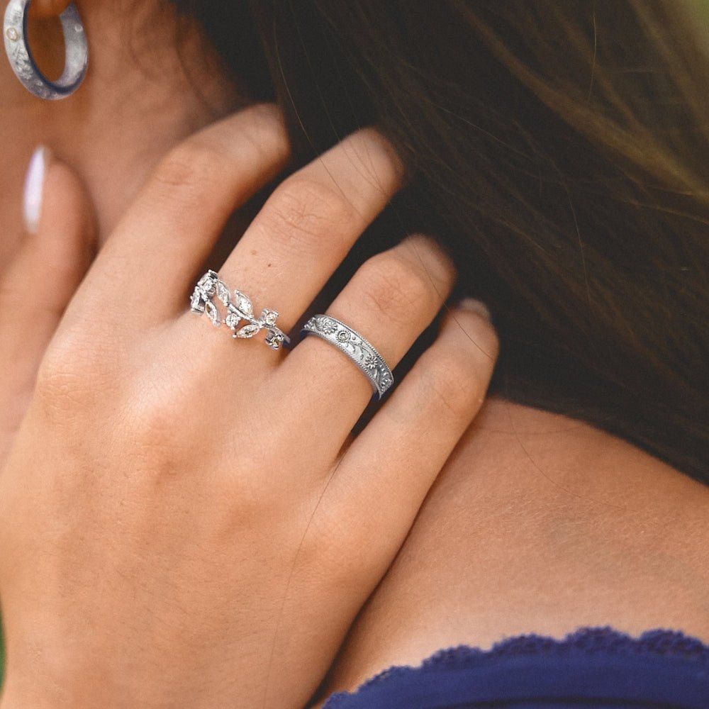 Silber Sculpted Blumen Band Ring Alma
