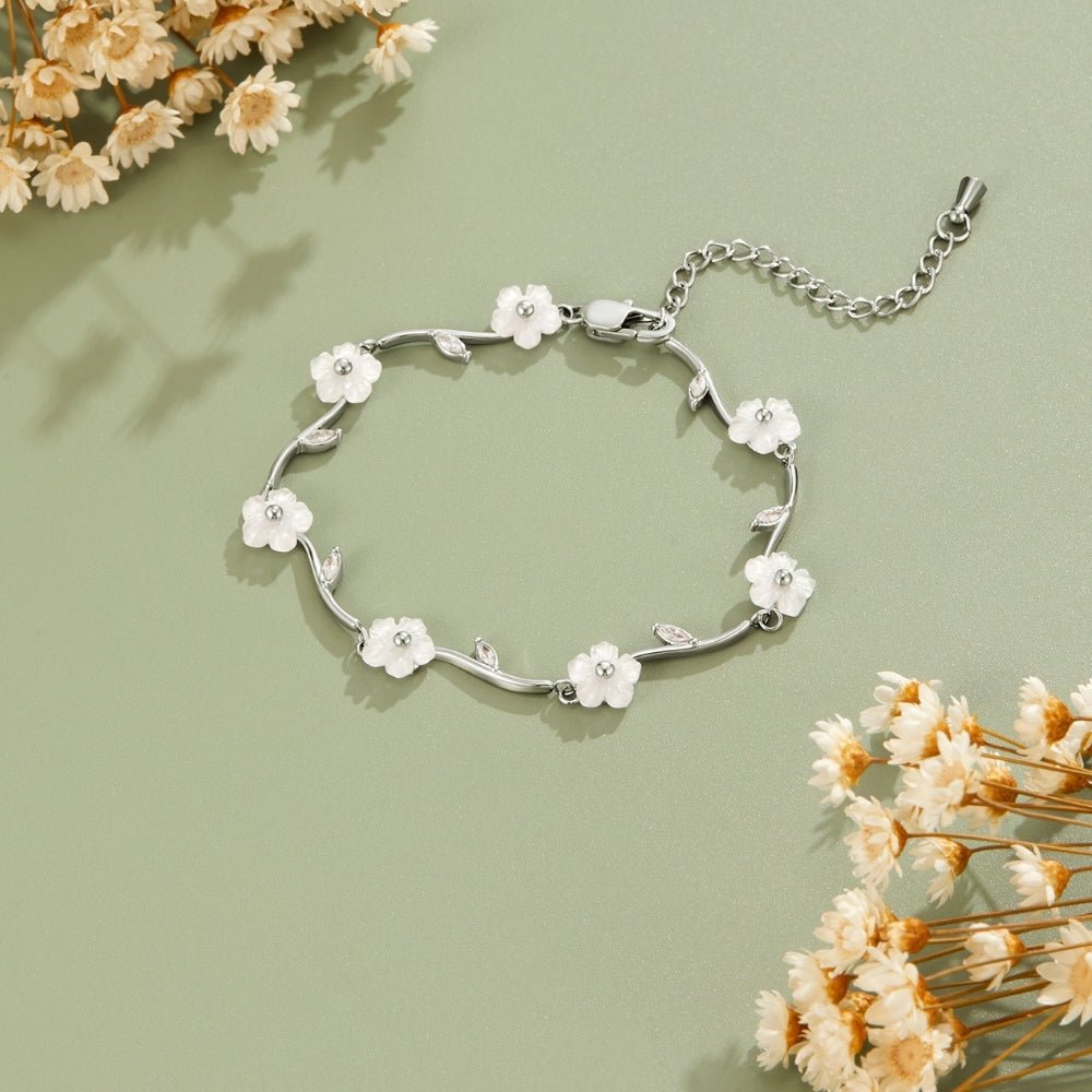 Silber White Perlen Blossom Armband Alma