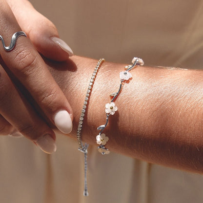 Silber White Perlen Blossom Armband Alma