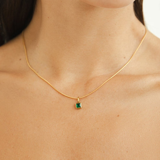 Square Pendant Geburtsstein Halskette Alma